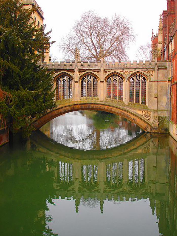 CYu_Than_ThY_Bridge_of_Sighs_bYng_Ya_cY_kinh_vYi_kiYn_truc_truyYn_thYng.
