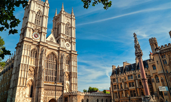 Tu_viYn_Westminster_vYi_kiYn_truc_uy_nghi_trang_lY_YYYc_coi_la_thanh_YYYng_cYa_cac_nghi_thYc_Hoang_gia_Anh.