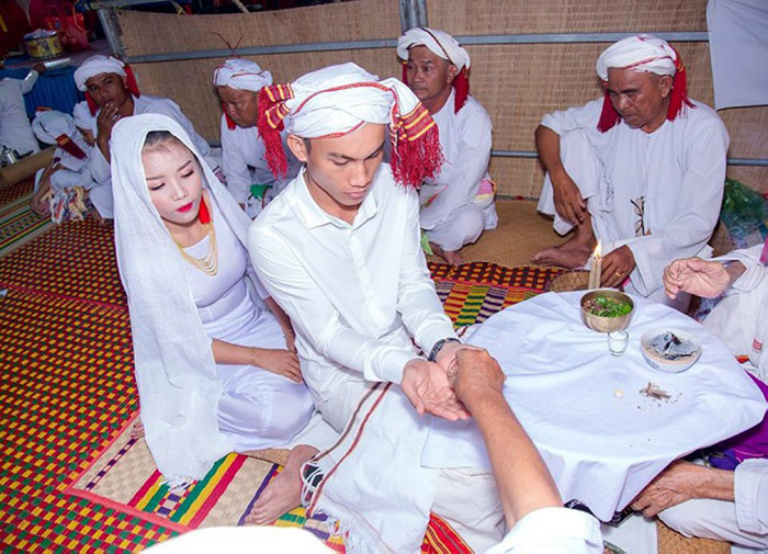 the wedding ceremony of the Cham people in Ninh Thuan