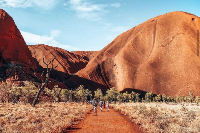 Du lịch đến núi Uluru nước Úc