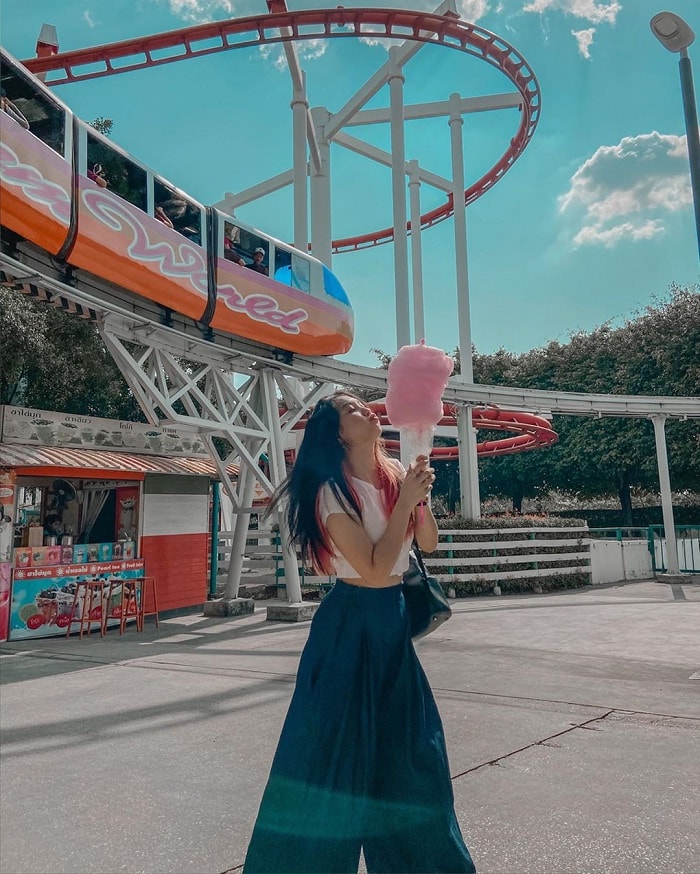 'Lúc đi hết mình lúc về hết buồn' tại công viên Dream World Bangkok