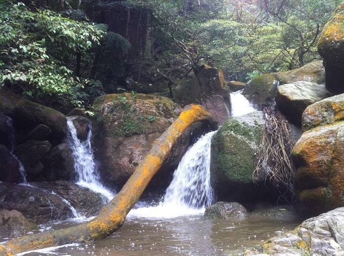 explore Ba Tia Bac Giang waterfall 