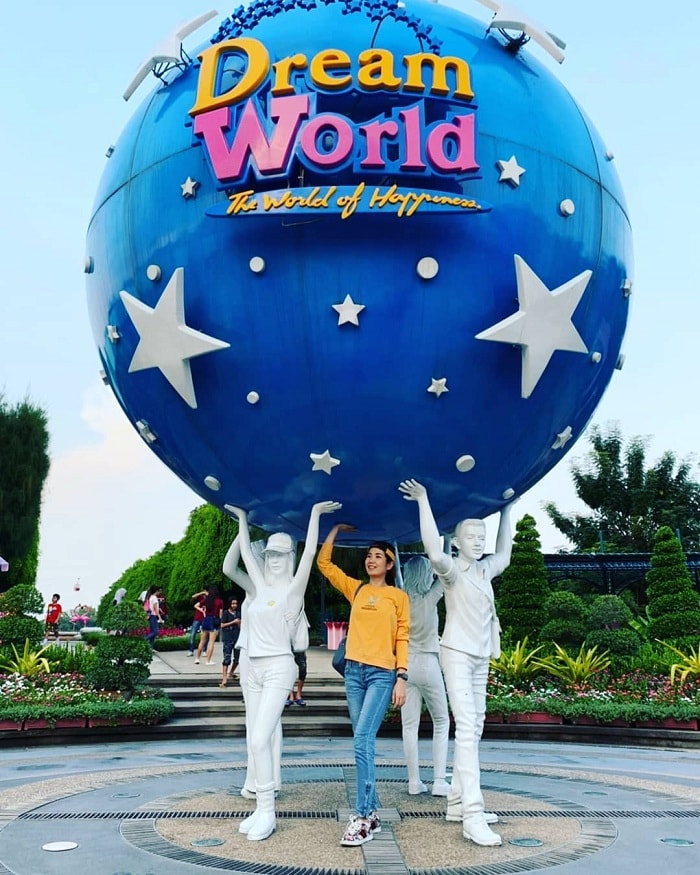 'Lúc đi hết mình lúc về hết buồn' tại công viên Dream World Bangkok