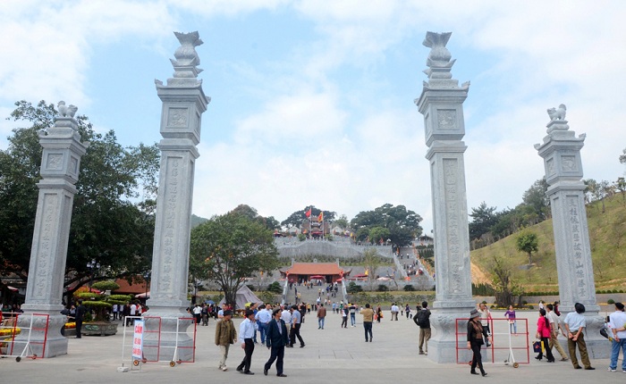 Đền Cửa Ông – ngôi đền linh thiêng bậc nhất Quảng Ninh