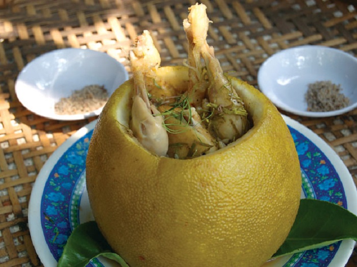 Gà hấp trái bưởi đặc sản Đồng Nai