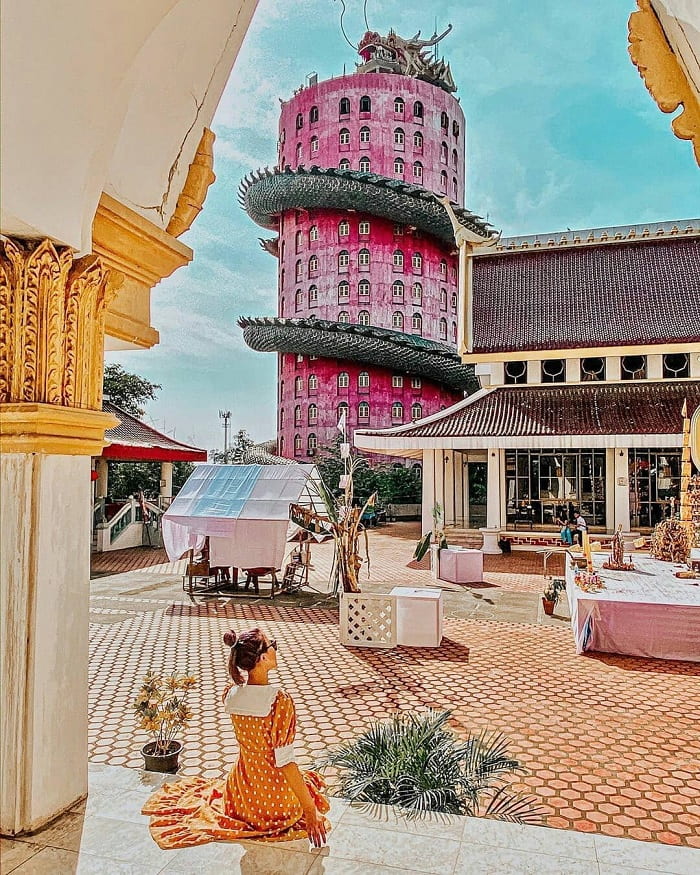 Độc đáo kiến trúc của chùa Wat Samphran Thái Lan