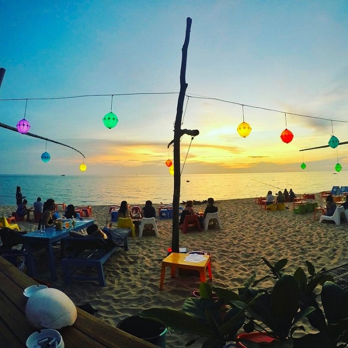 'Discharge to the berth' at beautiful bars in Phu Quoc