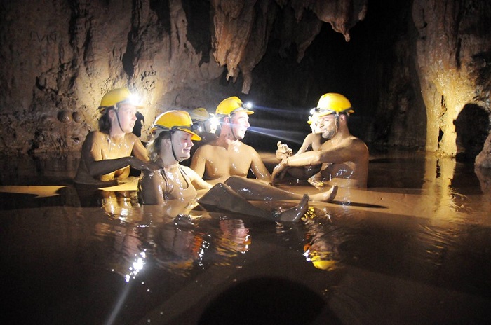 Trải nghiệm các hoạt động thể thao mạo hiểm tại sông Chày hang Tối Quảng Bình 
