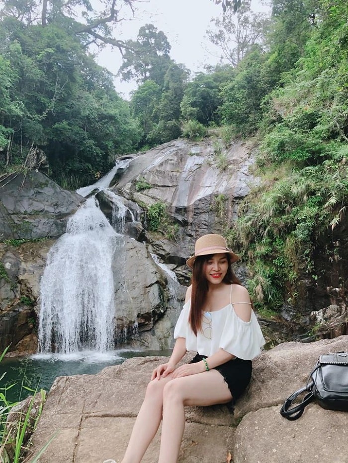 Explore Khe Van Waterfall - unique waterfall in Quang Ninh