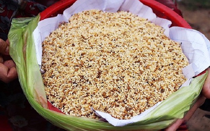Sticky rice with Luc Ngan ant eggs 