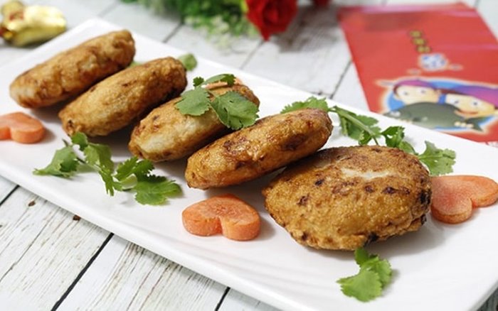 Eat chicken patties when traveling to Khoai Chau 