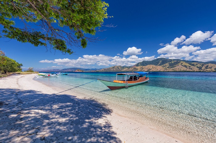 Bãi biển trên đảo Flores - Đảo du lịch ở Indonesia