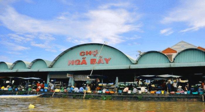 Hau Giang Crossroads Floating Market - the largest in the West