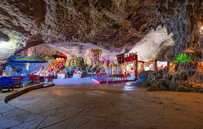 Tam Thanh Temple Lang Son - inside the cave