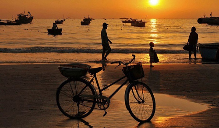 Cua Viet beach tour - beautiful sunset
