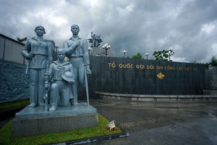Nghĩa trang Quốc gia Đường 9 - khu tượng đài
