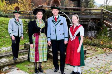 ﻿Khám phá nét đẹp văn hóa qua trang phục truyền thống ở Đức