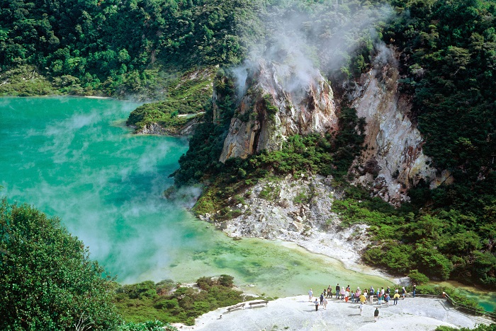 Suối nước nóng Hot Spring - Thung lũng núi lửa Waimangu