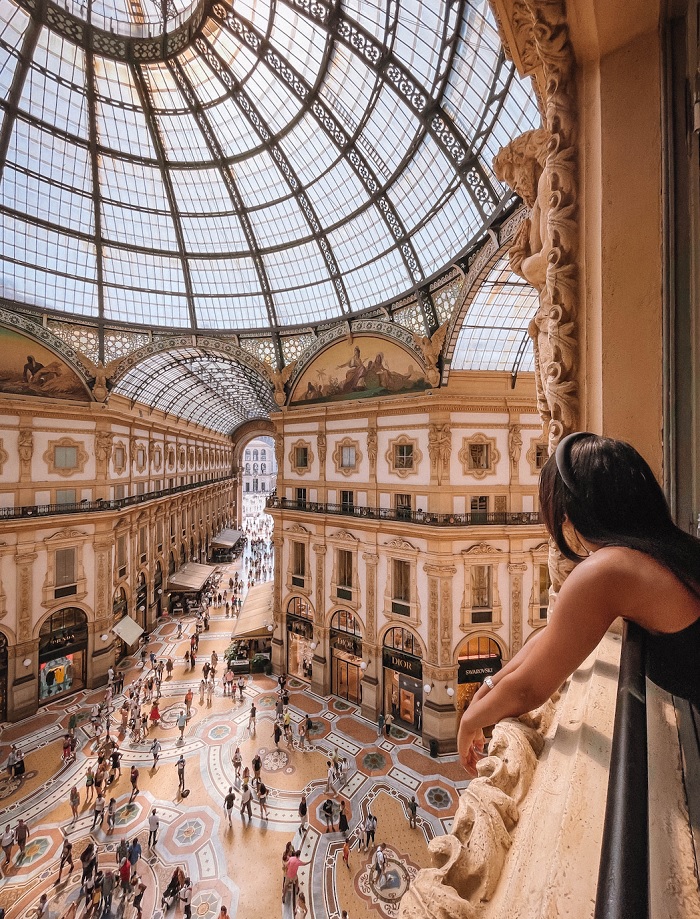 Ngắm nhìn những cửa hiệu dài trong Galleria Vittorio Emanuele II địa điểm du lịch đẹp nhất ở Milan
