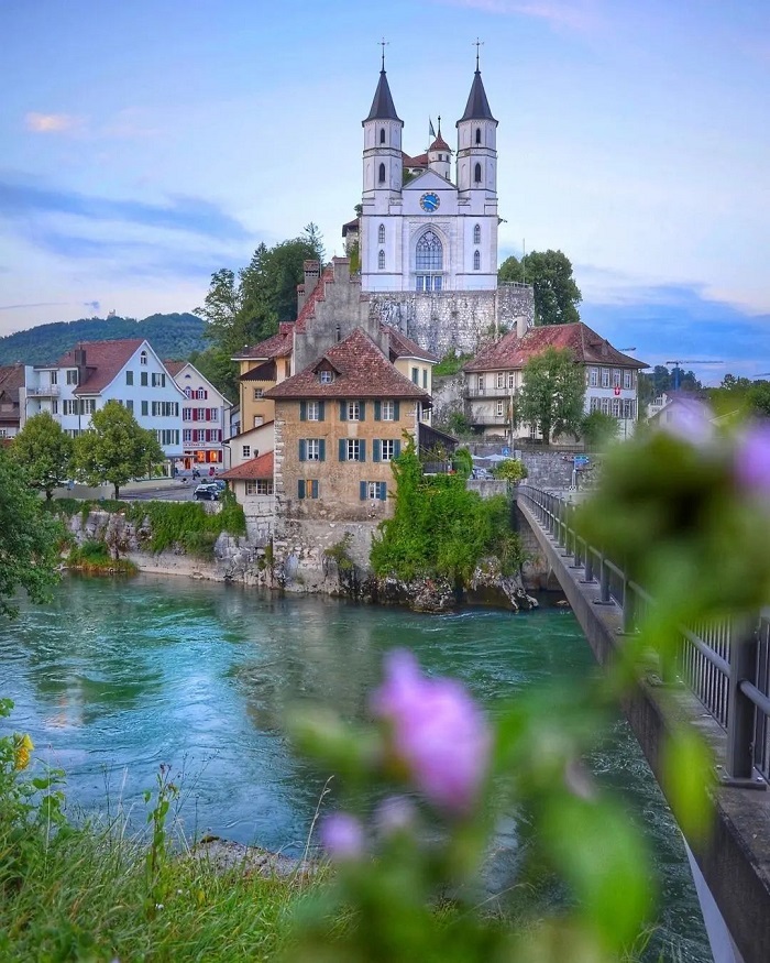 Lâu đài Aarburg những lâu đài đẹp nhất Thụy Sĩ