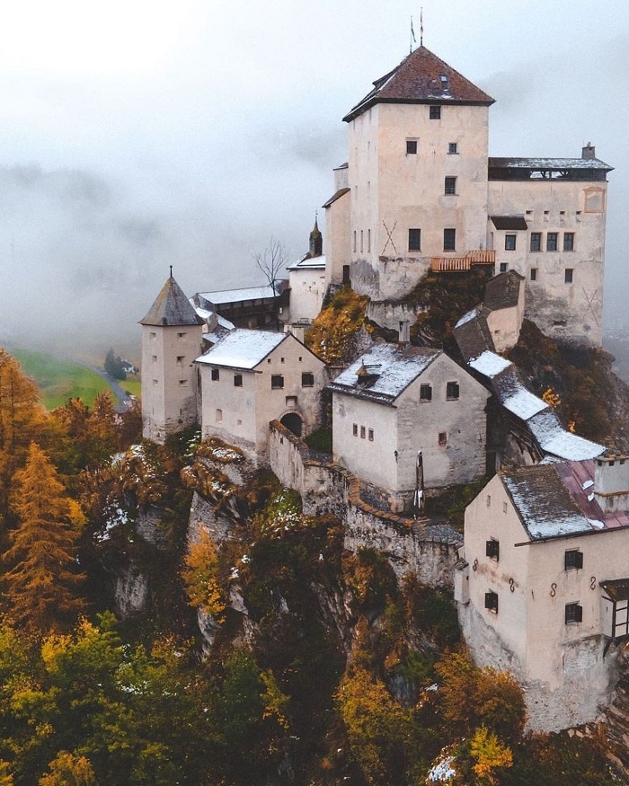 Lâu đài Tarasp những lâu đài đẹp nhất Thụy Sĩ