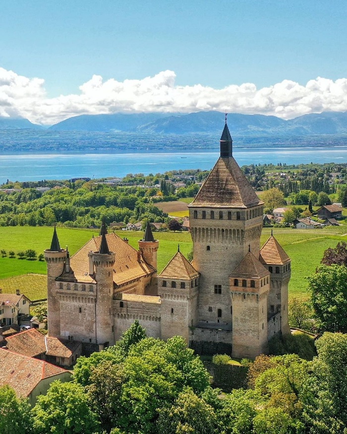 Lâu đài Vufflens những lâu đài đẹp nhất Thụy Sĩ