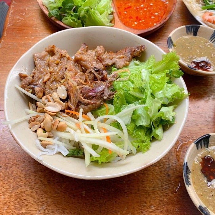 Nam Hien Grilled Beef Noodles - famous delicious grilled meat vermicelli restaurant in Da Nang 