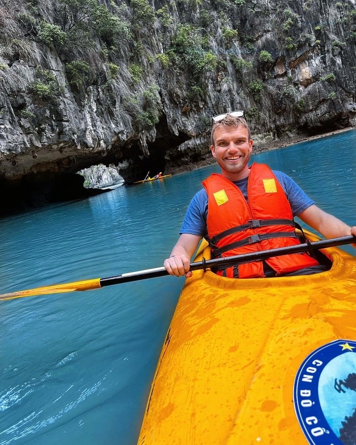 cẩm nang du lịch Hạ Long - chèo thuyền kayak