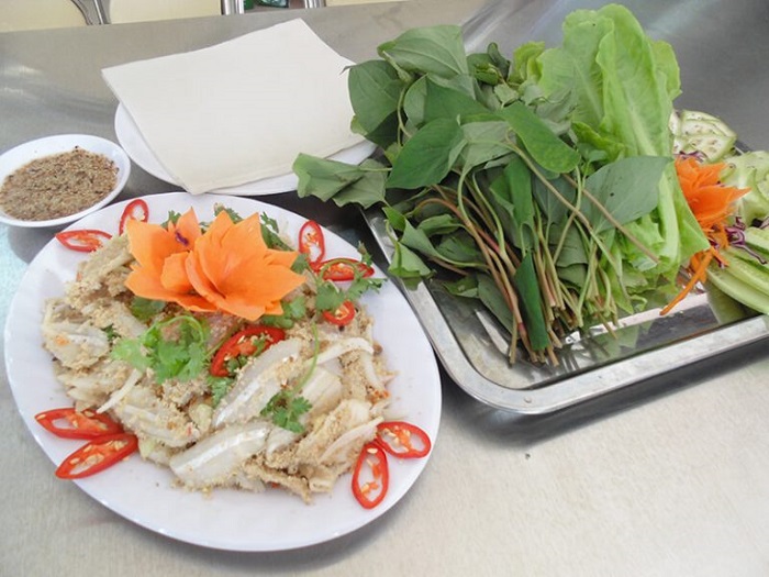Vung Tau apricot fish salad - famous Vung Tau specialties are loved