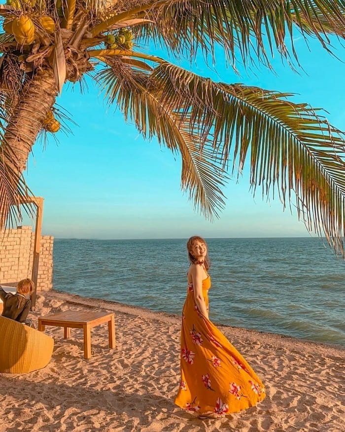 Chameleon Beach Bar Phan Thiết có gì nổi bật?