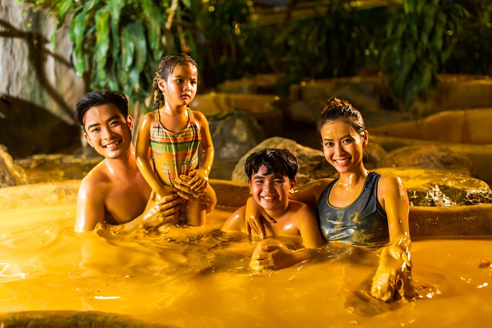 Hot mineral resorts near Saigon - Thien Tam mud bath resort