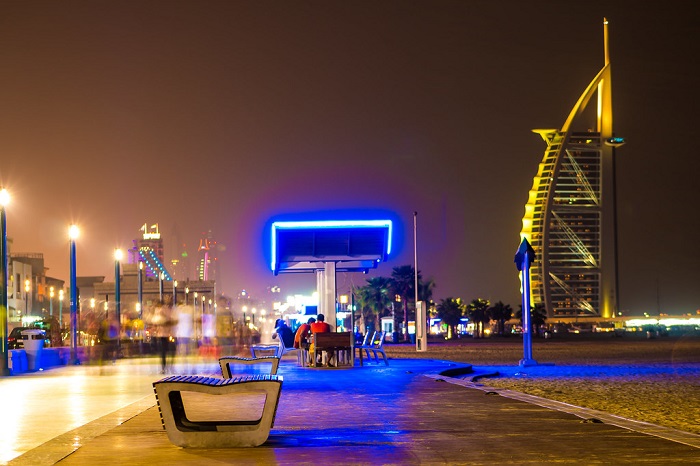 Buổi tối ở bãi biển Kite bãi biển đẹp nhất ở Dubai