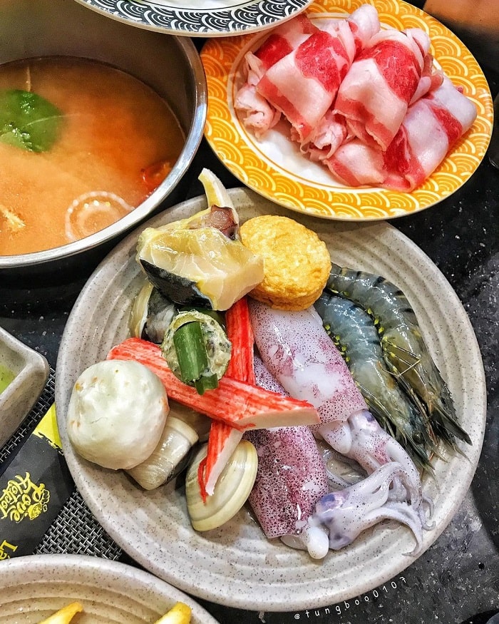 Lan Rung restaurant - delicious conveyor hot pot restaurant in Da Nang should try 