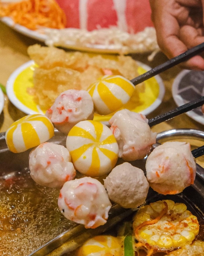  Kichi Kichi Phan Khang - delicious conveyor hot pot restaurant in Da Nang should not be missed