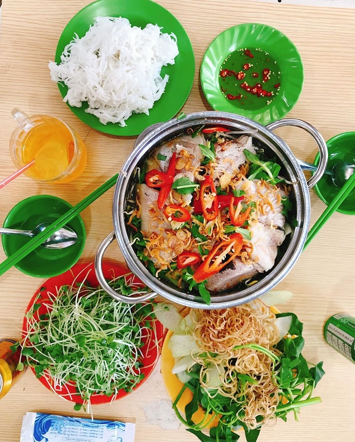 Stingray hot pot is a Vietnamese specialty
