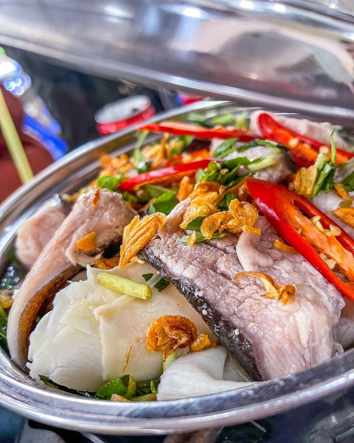 Stingray hot pot is a Vietnamese specialty