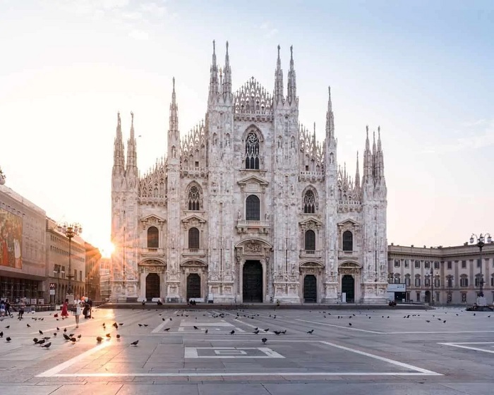 Quảng trường đẹp nhất khi ghé thăm lúc bình minh địa điểm du lịch đẹp nhất ở Milan