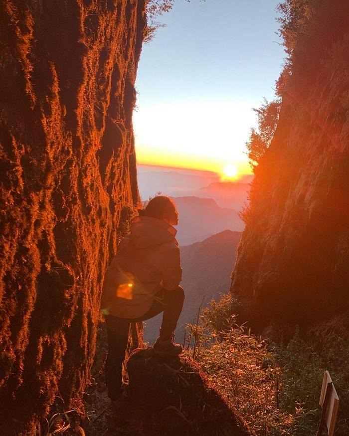 Experience climbing Ngu Chi Son mountain
