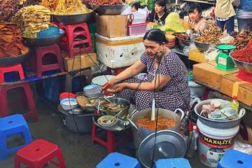 Chuẩn bị hầu bao 'oanh tạc' hết món ngon ở Chợ Cồn Đà Nẵng