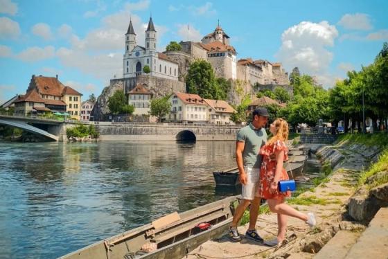 Bước vào thế giới cổ tích trong những lâu đài đẹp nhất Thụy Sĩ