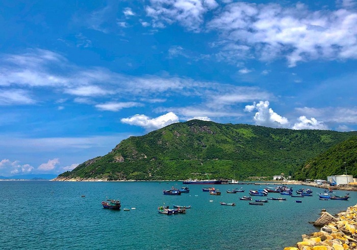 Vung Ro is a beautiful bay in Vietnam