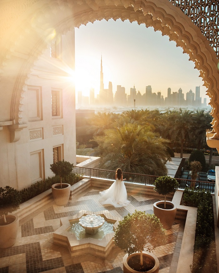 khu nghỉ dưỡng Four Seasons Jumeirah là một tòa nhà thấp tầng trang nhã bên bờ biển 