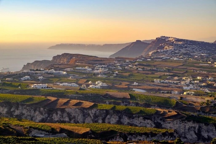 Quang cảnh những vườn nho ở Santorini, Hy Lạp - du lịch Megalochori