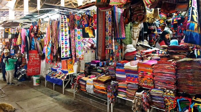 Chợ San Pedro là điểm tham quan ở thành phố Cusco Peru