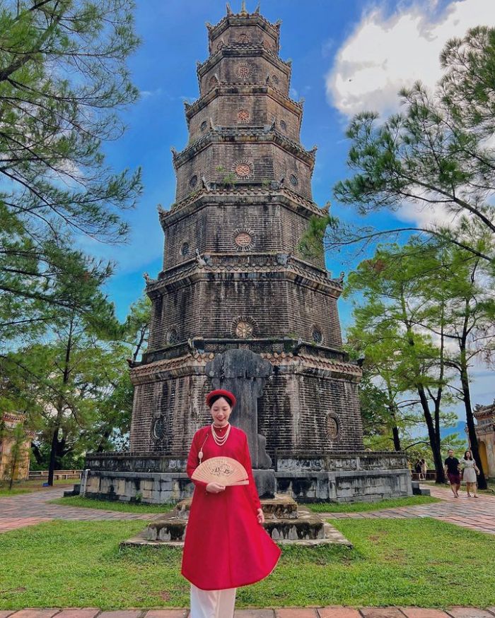 chùa Thiên Mụ điểm chụp ảnh cổ phục đẹp ở Huế 