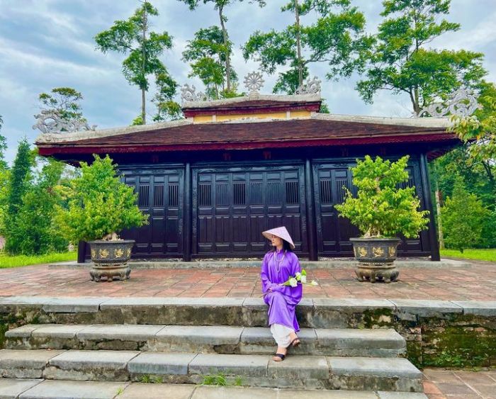 chùa Thiên Mụ điểm chụp ảnh cổ phục đẹp ở Huế 