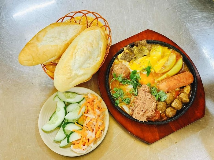 Con đường ăn uống ở Vũng Tàu -Bánh mì xíu mại và bánh mì chảo Hàng Quyên