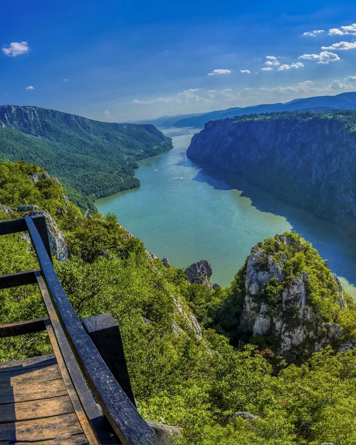 Danube cũng là con sông nổi tiếng châu Âu thu hút nhiều du khách ghé thăm