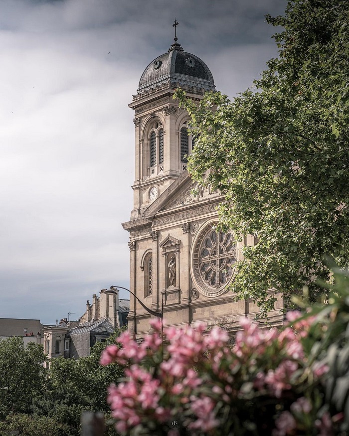 Nhà thờ Đức Bà Paris là công trình gothic nổi tiếng thế giới nằm tại PHáp