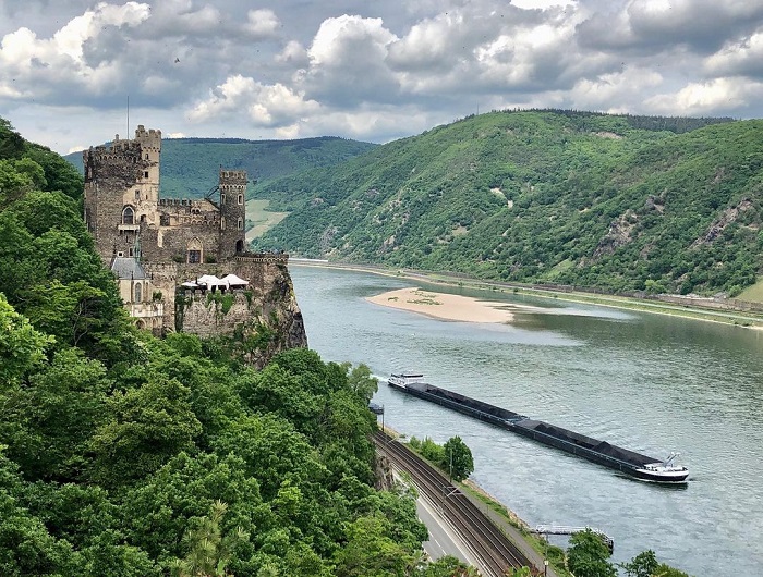 Burg Rheinstei là công trình gothic nổi tiếng thế giới mà bạn nên một lần ghé thăm